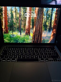 MacBook trzy naście pro mam jeden osiem Giga 256 - 4