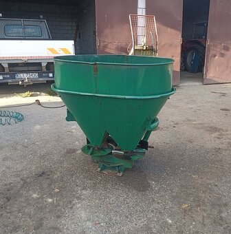 Rozsiewacz nawozów Amazone dwutalerzowy 350L - 4