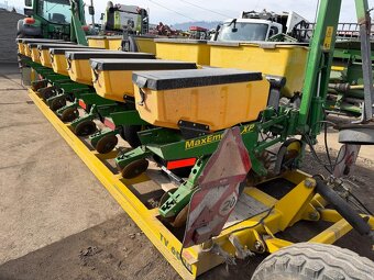Siewnik do kukurydzy John deere  8rzedowy  cena 39900zl - 4