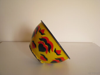 Piękna, stara, metalowa, emaliowana na żółto miska we wzory - 4