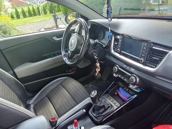 KIA STONIC - 4
