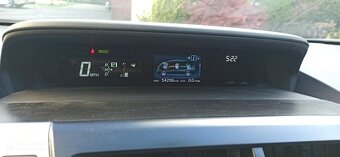 Toyota Prius Plus - 4