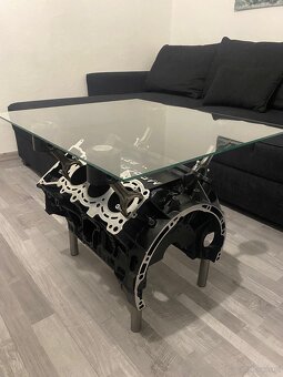 Stół z bloku silnika Mercedes-Benz V6 - 4