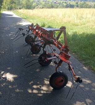 Przetrząsacz przewracarka karuzelowa zawieszana Deutz-Fahr - 4
