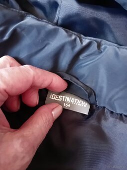 Ciepła puchowa kurtka z kapturem - 4