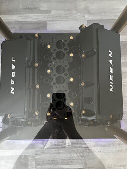 Unikalny designerski stolik wykonany z silnika Nissan V6 - 4