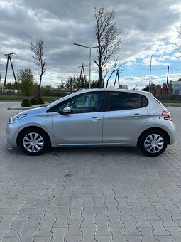 Peugeot 208 - 4