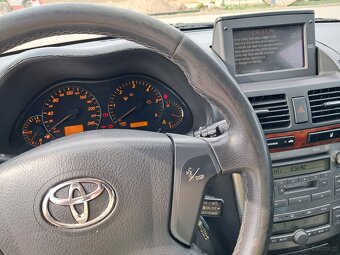 TOYOTA AVENSIS 2.0 D-4D • HATCHBACK • KLIMATYZACJA • XENON • - 4