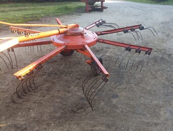 Zgrabiarka karuzelowa Deutz-Fahr KS 80D o szerokości robocze - 4
