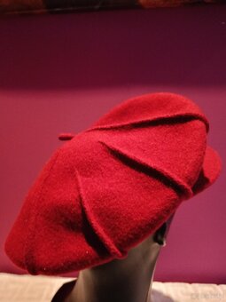 Kaszkiet (beret) damski z daszkiem bordowy  100 % wełna. VOO - 4