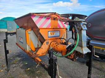 Wielostanowiskowa ciężarówka z platformą, posypywarka miejsk - 4