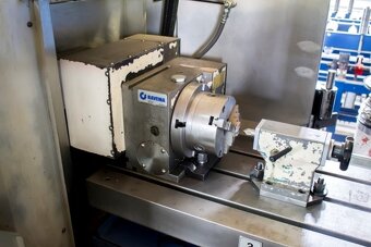 Pionowe centrum obróbcze automat frezarka CNC - 4