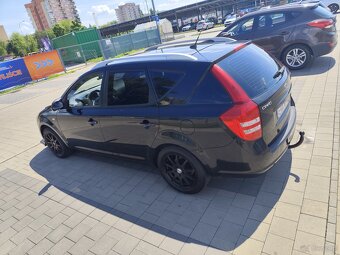 Na sprzedaż: Kia Cee'd SW 1.6 CRDi 2009 (Kombi, diesel - 4