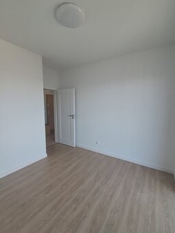 2 pokoje, 47m2, II piętro, winda, duży balkon, parking, os. - 4