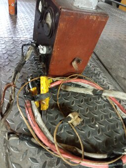 Prostownik samochodowy 6 i 12 v bardzo mocny sprawny polecam - 4