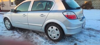 Opel Astra  h 1,4 benzyna - 4