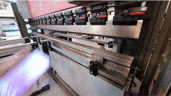 Prasa krawędziowa CNC 160 t, długość gięcia 3200 mm, 2 osie - 4