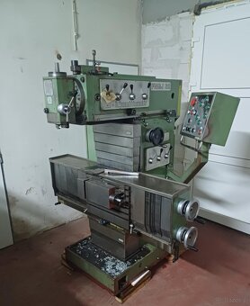 Oferujemy do sprzedaży frezarkę FNGJ 32 . 3KS - 4