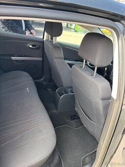 Sprzedam Seata Leona 2011 rok - 4