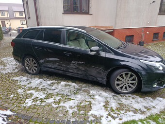 Sprzedam toyotą Avensis T27 z małym Przebiegiem - 4