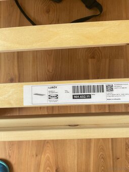 Łóżko NEIDEN z ramą listwową i materacem - 4