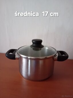 Zestaw różnych garnków oraz dodatki - 4