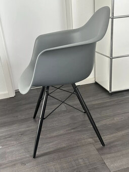 4 Fotel Vitra Eames szaro-czarny - 4