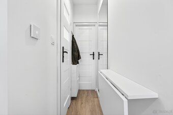 Nowoczesny pokój z łazienką i balkonem przy uczelni. - 4