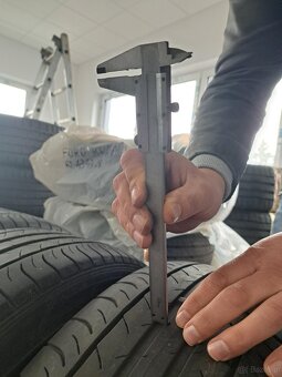 Opony letnie Opony Dunlop 235/45/R18 94Y SP Sport Maxx 050 - 4