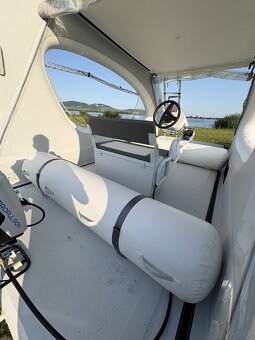 Łódź elektryczna Electricat 16 – do 10 osób - 4