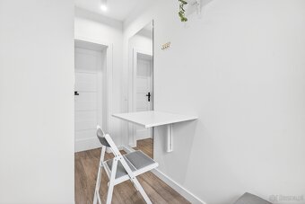 Nowoczesny pokój z łazienką i balkonem przy uczelni. - 4