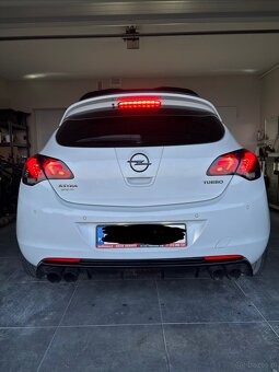 Opel Astra J 1.6T 2011 hatchback - 4