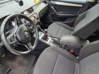 SKODA OCTAVIA POLSKI SALON - 4