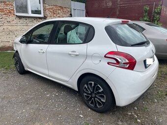 Peugeot 208 1.0i, r.2015, klimatyzacja - 4