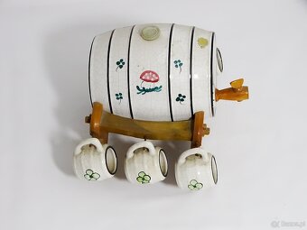 Dystrybutor w kształcie beczki, osadzony na rzeźbionym stoja - 4