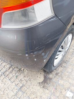 sprzedam uszkodzoną toyotę yaris 2 z 2009 roku - 4