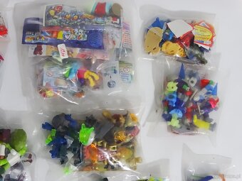 Kolekcja figurek-zabawek z automatów, zestawów promocyjnych - 4