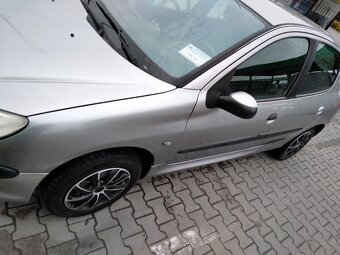 Sprzedam Peugeot 2061,4 benzyna 2003 rok - 4