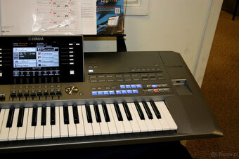 Yamaha Tyros 5 z 61 klawiszami - 4