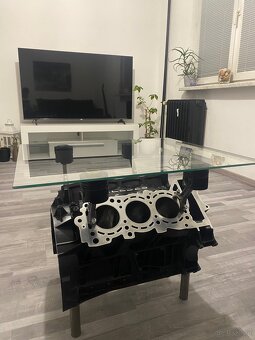 Stół z bloku silnika Mercedes-Benz V6 - 4