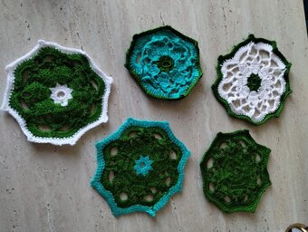Szydełkowe podstawki pod kubek rozeta - 4