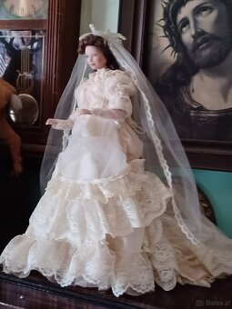 SZEŚĆ PANN MŁODYCH 3 SYGNOWANE 3 NIE SYGNOWANE LALKI PORCELA - 4