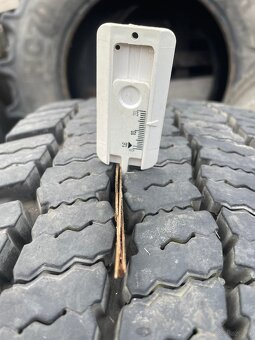 sprzedam opony 275/70/r22,5 CONTINETAL M+S bieżnik ok 18 mm - 4