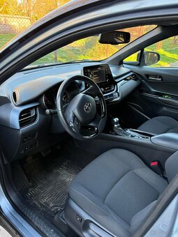 Sprzedam Toyotę CHR - 4