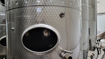 Zbiorniki UNICOM stojące o pojemności 4.500 L - 4