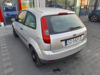 Ford Fiesta mk5 - 4