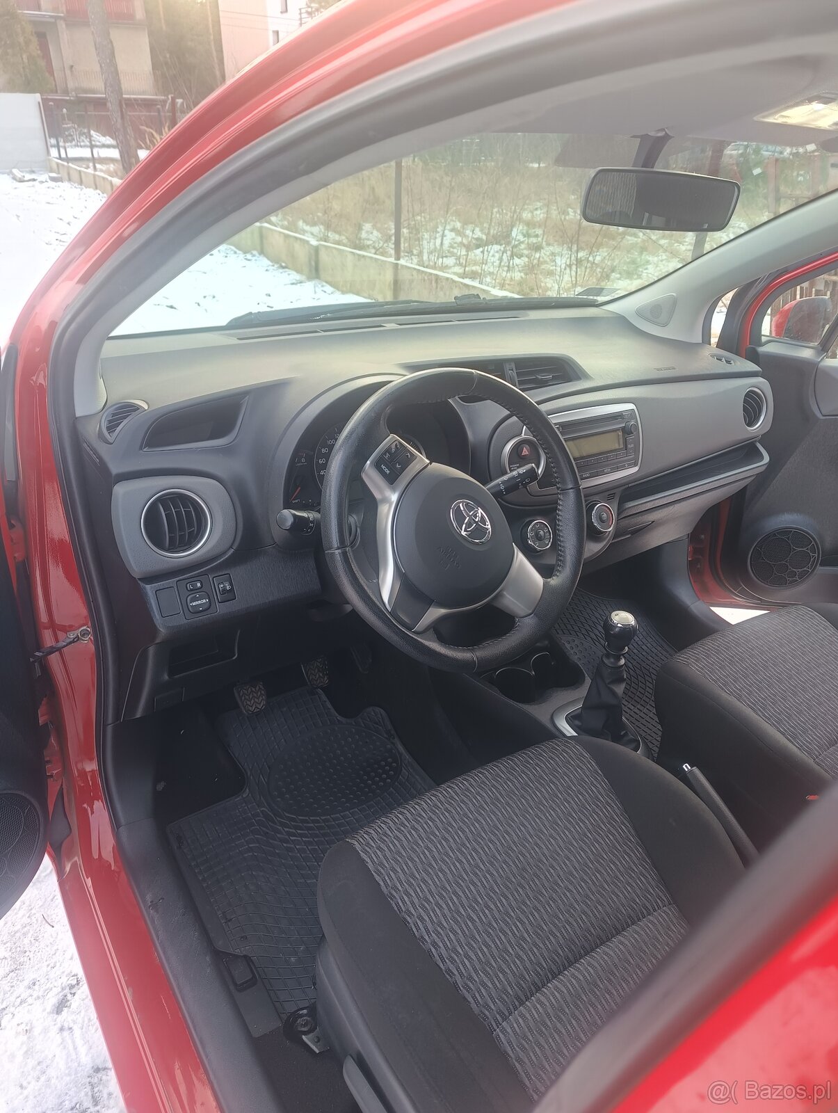 sprzedam zadbaną toyota yaris 1,3 - 5