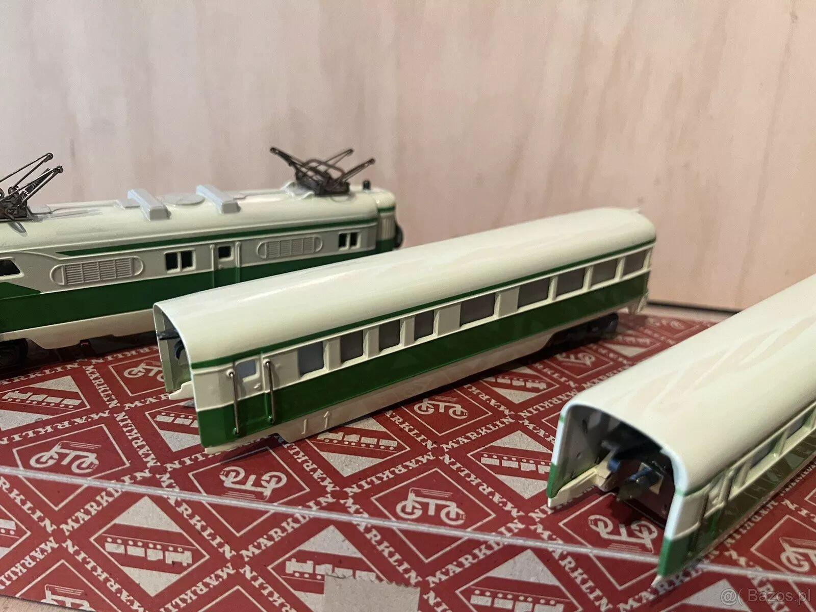 Wagon silnikowy Märklin ST 800, zielono-beżowy Żebra dachow - 5