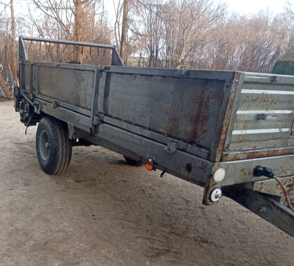 Rozrzutnik obornika jednoosiowy Agromet Czarna Białostocka 3 - 5