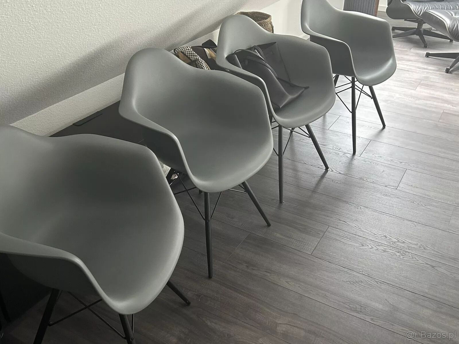 4 Fotel Vitra Eames szaro-czarny - 5